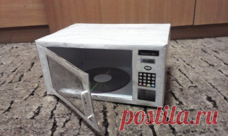 Из картонной коробки
