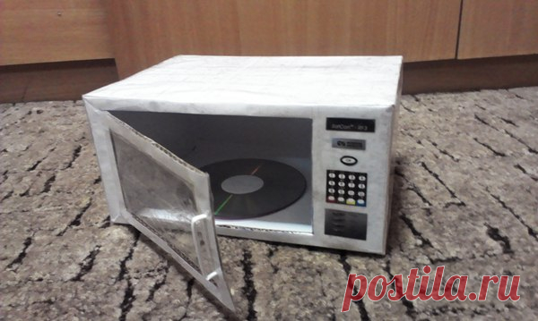 Из картонной коробки