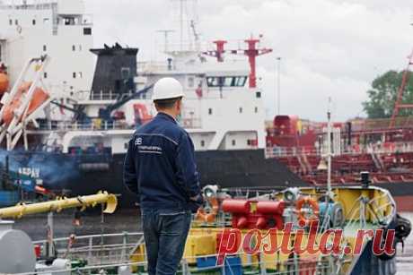 В главной судостроительной компании России собрались сменить руководство верфей. Руководство Объединенной судостроительной корпорации (ОСК) намерено сменить гендиректоров ключевых верфей надводного кораблестроения в своем составе — «Северной верфи» (Санкт-Петербург) и Прибалтийского судостроительного завода «Янтарь» (Калининград). ОСК в октябре 2023 года перешла под контроль банка ВТБ.