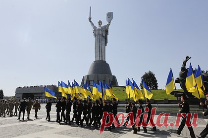 Стал известен процент планирующих отпраздновать День Победы украинцев. День Победы в 2023 году отпразднуют только 13 процентов украинцев, сообщил Киевский международный институт социологии (КМИС). В 2010 году 9 Мая было одним из самых значимых праздников в стране, его отмечали 58 процентов населения, в 2021 году популярность снизилась до 30 процентов.