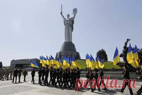 Стал известен процент планирующих отпраздновать День Победы украинцев. День Победы в 2023 году отпразднуют только 13 процентов украинцев, сообщил Киевский международный институт социологии (КМИС). В 2010 году 9 Мая было одним из самых значимых праздников в стране, его отмечали 58 процентов населения, в 2021 году популярность снизилась до 30 процентов.
