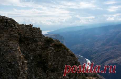 В горах Дагестана зафиксировали землетрясение магнитудой 4,8. Пострадавших и разрушений нет.