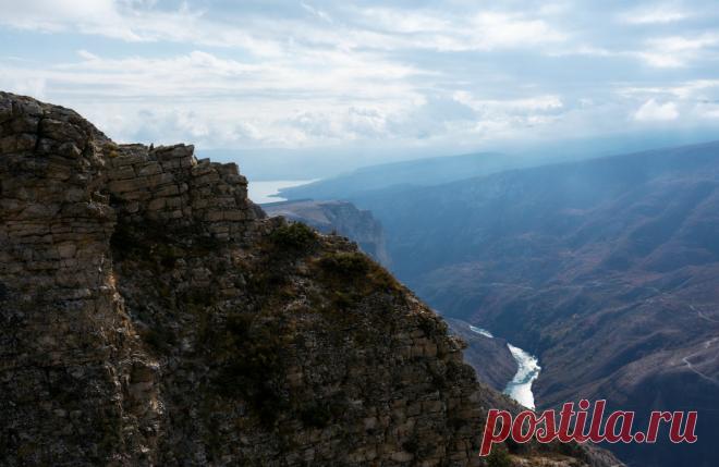 В горах Дагестана зафиксировали землетрясение магнитудой 4,8. Пострадавших и разрушений нет.
