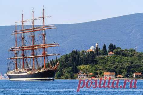 The art of travel photography - Umetnost fotografije i putovanja
Парусное судно "Седов" сегодня утром,  в Которской бухте.
Черногория