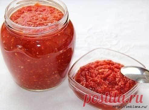 Заготавливаем сырую аджику с хреном