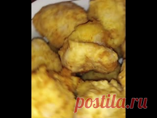 Будем готовить сырные пончики Тебе понадобится: сыр (на глаз); 2 яйца; ~3 ст.ложки муки; растительное масло; соль.⠀Приготовление: Сыр натереть на терке, добавить яйца  размешать; К полученной смеси добавить муку, соль по вкусу  перемешать; Сформировать шарики  в...