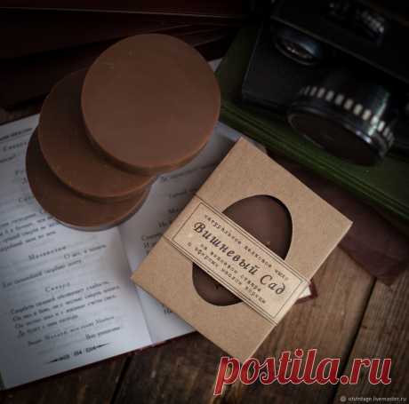 Студия натуральной косметики OTVINTAGE представляет вашему вниманию серию натурального мыла, вдохновленного классическими произведениями литературы «Белая гвардия&quot;, «Вишневый сад» и другие🙌🏽

Вид и форма у мыла очень простые🌸

Все внимание направлено на натуральные ароматы и состав. Без отдушек, без пигментов🌿

#ярмаркамастеров
#diy
#handmade