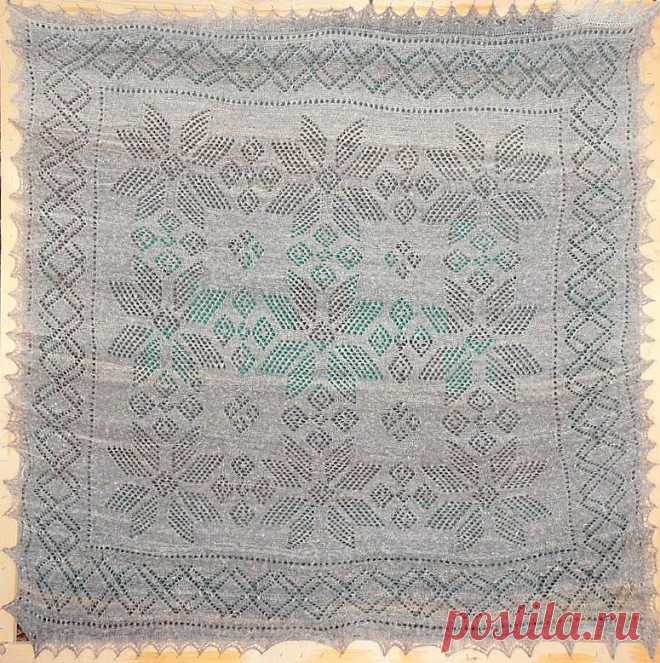 Вязаный ажурный платок спицами 