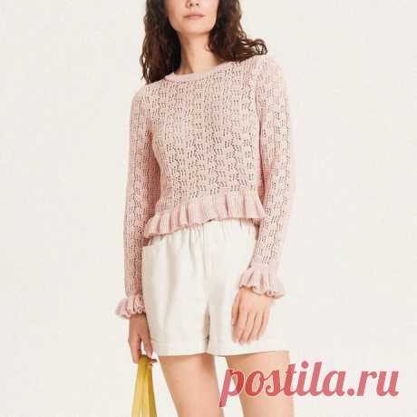 Джемпер с воланами на рукавах и по низу джемпера