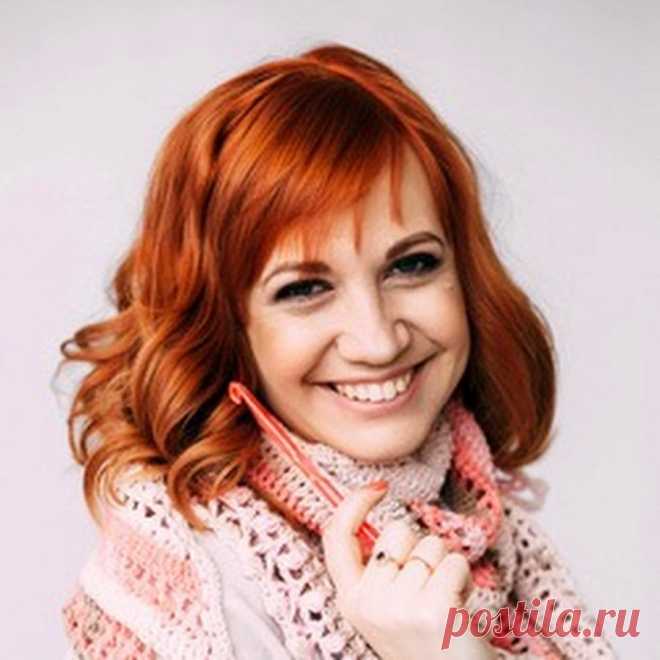 👇👇👇 Приходите на бесплатный эфир  Ирина Невзорова рукодельница, мастерица вязания крючком со стажем более 30 лет. Основатель и идейный вдохновитель школы и клуба вязания. Создатель большого онлайн-курса «Любимое дело», курсов по вязанию одежды, игрушек и аксессуаров.  На канале провожу еженедельные прямые эфиры под рубрикой «Творческая среда» на которых делаю разборы разных техник вязания, делюсь секретиками и опытом для помощи рукодельниц. Выкладываю понятные мастер-кл...