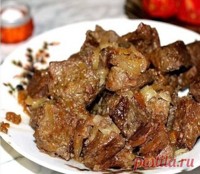 Самый вкусный рецепт печени!

Потребуется:

600 г говяжьей печени

1 яйцо

3 зубчика чеснока

1 ч. л. сахара

1 ч. л. соли (без горки)

0,5 ч. л. соды

1 луковица

масло растительное для жарки

мука кукурузная для панировки

ПРИГОТОВЛЕНИЕ

Печень вымой, обсуши, удали пленку и нарежь крупными кусочками.

Приготовь маринад: в миске взбей яйцо с солью, сахаром, содой и чесноком, пропущенным через пресс. Залей полученной смесью кусочки печени и оставь мариноваться в холодильни...