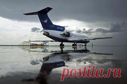 В российском городе возникла угроза авиакатастроф из-за птиц на свалках. На мусорных свалках, расположенных недалеко от аэропорта в Кургане, заметили стаи птиц, из-за которых возникла угроза авиакатастроф. В суд с требованием о ликвидации скоплений мусора обратился транспортный прокурор. Власти города считают, что мусор с территории должен убрать владелец участка.