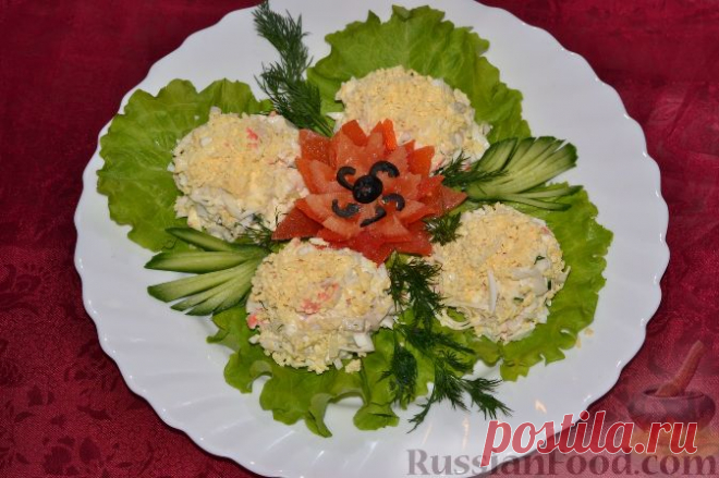 Рецепт: Салат с кальмарами и крабовыми палочками на RussianFood.com