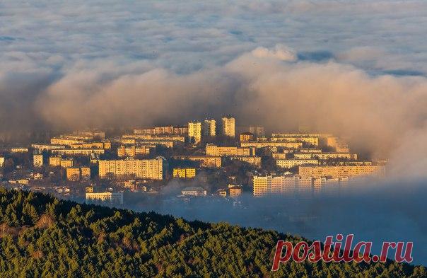 «Облачное одеяло». Кисловодск, Ставропольский край. Автор фото – Федор Лашков: nat-geo.ru/photo/user/27510/