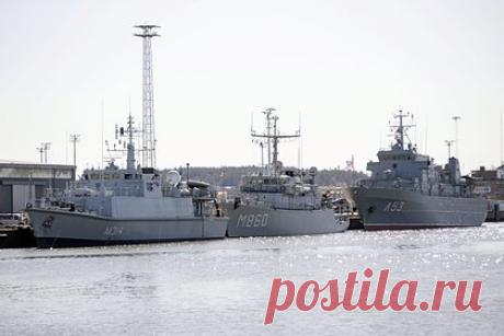 В НАТО обеспокоились защитой подводной инфраструктуры из-за «Северных потоков». Из-за опасений атак на объекты морской инфраструктуры якобы со стороны российского флота, страны НАТО намерены создать сеть дронов, которая могла бы в режиме реального времени обнаруживать подозрительную активность вблизи критически важной подводной инфраструктуры. Об этом сообщает Bloomberg.