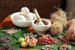 ЛЕЧЕНИЕ ГРЫЖИ ПОЗВОНОЧНИКА НАРОДНЫМИ СРЕДСТВАМИ
Грыжа– патология, возникающая вследствие разрыва фиброзных волокон, которые поддерживают пульпозное ядро. В результате часть диска смещается и давит на нервные окончания, образуется грыжа, которая сопровождается болевыми ощущениями и отеком. Другие последствия межпозвоночной грыжи – нарушение двигательной активности, работы мочеполовой системы, стреляющая боль, которая отдается в бедра и ягодицы.  
Возникновению грыжи может способствовать как чрезм