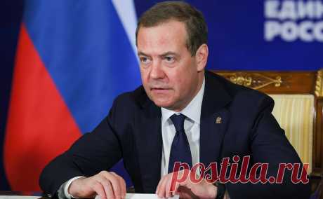 Медведев предупредил об угрозе глобальной цифровой диктатуры. США и западные страны воспользовались IT-монополистами и развернули процессы, грозящие миру глобальной цифровой диктатурой, заявил председатель партии «Единая Россия», зампред Совбеза Дмитрий Медведев на заседании оргкомитета Форума сторонников борьбы с современными практиками неоколониализма.