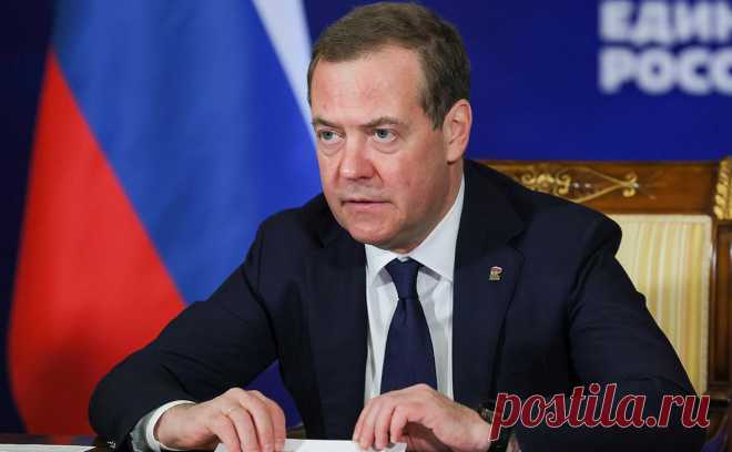 Медведев предупредил об угрозе глобальной цифровой диктатуры. США и западные страны воспользовались IT-монополистами и развернули процессы, грозящие миру глобальной цифровой диктатурой, заявил председатель партии «Единая Россия», зампред Совбеза Дмитрий Медведев на заседании оргкомитета Форума сторонников борьбы с современными практиками неоколониализма.