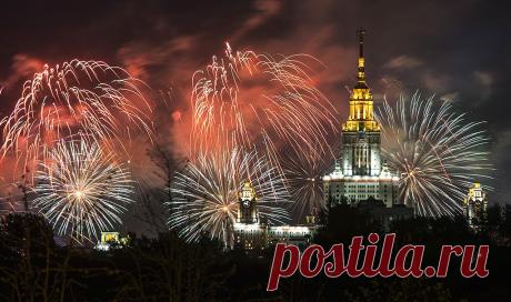 Источник фото РИА &quot;Новости&quot;  |  Фотогалерея: Праздничный салют в Москве в честь 70-летия Победы - Новости Mail.Ru