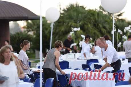 Белая ночь или Notte bianca di Alassio. В Италии есть не обычные праздники, которые нет в России. Недавно я вам рассказывала о празднике Notte Rosa-«Розовой ночи». А теперь покажу регион, где празднуют другую ночь, белую-«Notte Bianca». Где, спросите вы? Конечно, в Лигурии. И празднуют по-другому, потому что здесь живут другие итальянцы, северяне, и они отличаются от южан. Расскажу о том, как его […]