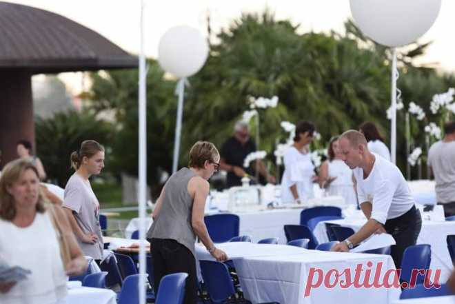 Белая ночь или Notte bianca di Alassio. В Италии есть не обычные праздники, которые нет в России. Недавно я вам рассказывала о празднике Notte Rosa-«Розовой ночи». А теперь покажу регион, где празднуют другую ночь, белую-«Notte Bianca». Где, спросите вы? Конечно, в Лигурии. И празднуют по-другому, потому что здесь живут другие итальянцы, северяне, и они отличаются от южан. Расскажу о том, как его […]