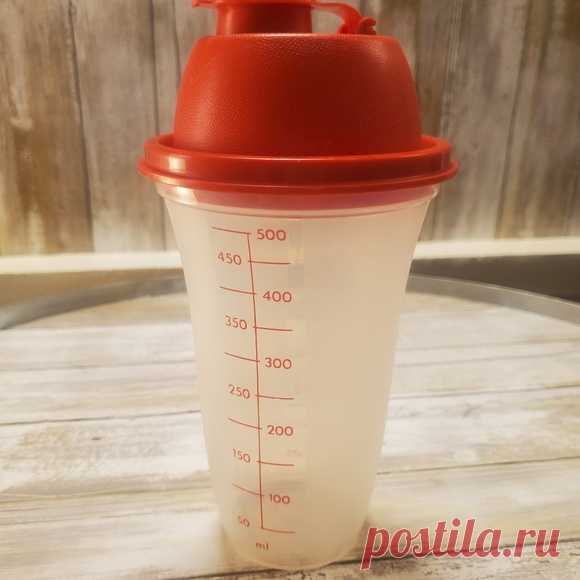 Tupperware Ranch & Gravy Shaker Shop kimontherun's closet or find the perfect look from millions of stylists. Fast shipping and buyer protection. Shaker is complete with all parts, including lid. 
Measurements: 16oz. #844-27

May contain some marks or scurffs from use, but no damage.

PLEASE SEE PHOTOS FOR DETAILS