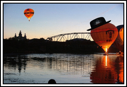 Кунгу́р — город в Пермском крае, административный центр Кунгурского района. Имеет статус городского округа. Расположен на юго-востоке края, в Среднем Предуралье, в 90 км к юго-востоку от города Перми. Официально основанный в 1663 году, с 1970 года является историческим городом России. Получил широкую известность благодаря уникальной ледяной пещере. Население — 66 478[1] чел. (2013), территория — 68,7 км². Жителей города называют кунгуряками.