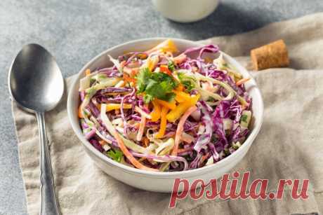 Готовим постные салаты: 7 вкусных и простых рецептов
Полезные, вкусные и, самое главное, не содержащие ничего запрещённого во время Великого Поста – готовим постные салаты.

Они не содержат продуктов животного происхождения: мяса, рыбы, молока и яиц. Хороши не только в пост – прекрасно годятся для лёгкого перекуса, вписываются в различные диеты. Словом, ничего, кроме пользы.