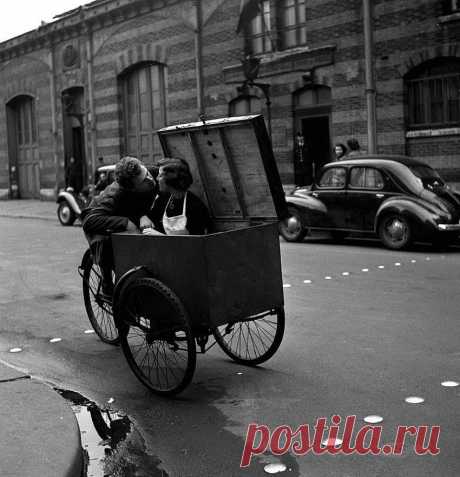 В человеческом назначении - девяносто процентов добра... Фотограф Robert Doisneau