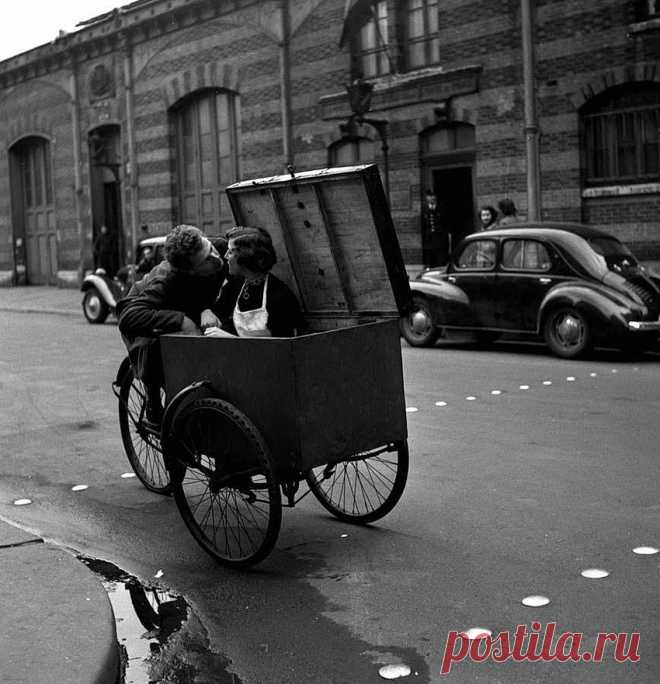 В человеческом назначении - девяносто процентов добра... Фотограф Robert Doisneau