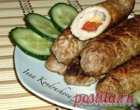 МЯСНЫЕ РУЛЕТИКИ - ШИКАРНЫЙ ВКУС И ШИКАРНЫЙ ВИД!

Мясные рулетики - блюдо, с которым можно экспериментировать бесконечно, выбирая любую начинку и способы приготовления. Но я остановилась на этом варианте, и моя семья была в восторге. Хочу и с вами поделится этим простым, но в тоже время очень вкусным рецептом.

свинина  - 500 г;
сладкий  перец - 1 шт.;
сыр твердый - 100-130 г;
соль;
молотый черный перец.

Свинину вымыть, обсушить.

Нарезать свинину пластами.

Мясо хорошо от...