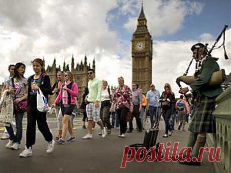 3D виртуальные путешествия по улицам Лондона | Лондон — это, пожалуй, легенда и гордость Англии, один из самых прекрасных городов мира! Здесь размещены банки, фирмы, учреждения. Он привлекает внимание туристов. Используйте стрелки навигации в левом верхнем углу. Наведите мышку на линию или кликните по картинке внизу и с помощью стрелок клавиатуры передвигайтесь внутри нее