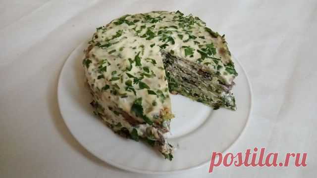 Рецепт нарядного и оригинального салата-торта из кабачков с грибной начинкой. Выигрышно выглядит на праздничном столе и очень нравится гостям.