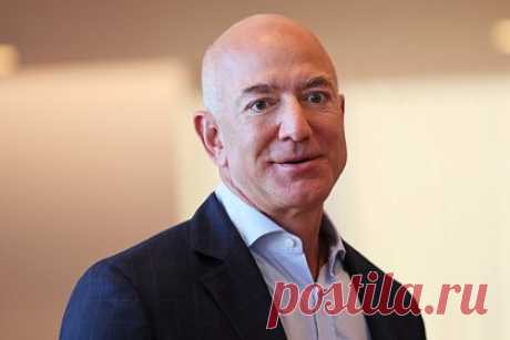 Джефф Безос продал акции Amazon на два миллиарда долларов. Основатель Amazon Джефф Безос продал акции компании на два миллиарда долларов. Миллиардеру принадлежит около 10 процентов акций Amazon — 976 миллионов. Из них он продал около одного процента — 12 миллионов акций. Безос продает ценные бумаги компании впервые более чем за два года.