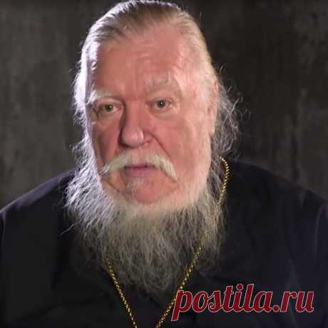Протоиерей Димитрий Смирнов
Митрофорный протоиерей, выдающийся проповедник, миссионер, церковный и общественный деятель. Настоятель храма святителя Митрофана Воронежского и ещё семи церквей в Москве и Московской области.

БИОГРАФИЯ
Дими́трий Никола́евич Смирно́в родился в Москве. Правнук священномученика Василия Смирнова.

В 1968 г. окончил физико-математическую школу № 42. Закончил художественно-графический факультет педагогического института.

В августе 1978 г. поступил ...