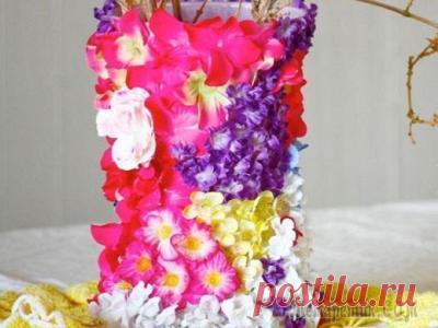 Как можно сделать красивую и оригинальную вазу? Привлекательный и необычный домашний декор всегда отличался одной немаловажной чертой – он требует немалых финансовых вложений. Всем известно, что над созданием красивой мебели, ваз, люстр, светильник...