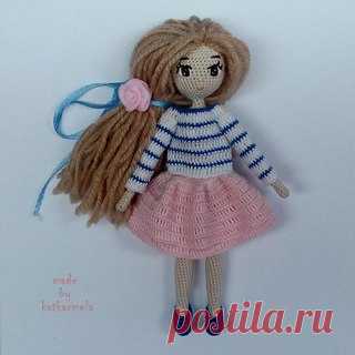 Схема с описанием тела и одежды куколки Лиры http://www.katkarmela.com/lira/

Тело из YarnArt Violet, одежда - Iris. Рост 16 см.

#handmade #amigurumi #амигуруми #ручнаяработа #амигурумикукла #вязанаякукла #кукларучнойработы #handmadedoll #amigurumidoll #amigurumidolls #интерьернаякукла #куклакрючком #каркаснаякукла #crochetdoll #авторскаякукла