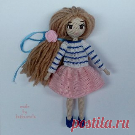 Схема с описанием тела и одежды куколки Лиры https://www.katkarmela.com/lira/

Тело из YarnArt Violet, одежда - Iris. Рост 16 см.

#handmade #amigurumi #амигуруми #ручнаяработа #амигурумикукла #вязанаякукла #кукларучнойработы #handmadedoll #amigurumidoll #amigurumidolls #интерьернаякукла #куклакрючком #каркаснаякукла #crochetdoll #авторскаякукла