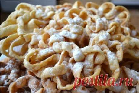 Вкусный хворост, тающий во рту 

Всем хозяйкам на заметку — традиционный узбекский вкусный хворост, тающий во рту! Для праздничного стола или просто на полдник этот простой восточный десерт подходит идеально!

Ингредиенты: 
Яйца — 2 Штуки 
Сахар — 4 Ст. ложки 
Молоко — 100 Грамм 
Масло сливочное — 2 Ст. ложки 
Мука — 400 Грамм 
Растительное масло — 1 Стакан 

Приготовление: 
Смешайте муку с яйцами. 
Растопите сливочное масло и растворите в нем сахар. 
Добавьте полученную с...