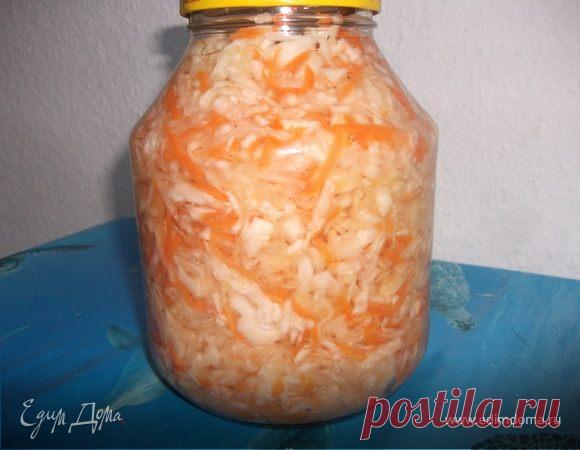 Капуста, квашенная в рассоле с медом. Ингредиенты: морковь, вода, соль морская