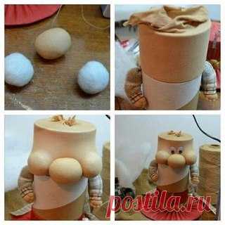 #ПервыйТворческий
Домовой
Для создания этого обережка нам понадобятся:
1. Катушки от скотча, полипропиленовых лент (как в данном случае) или что-то, чем Вы сможете заменить. Например, обрезок трубы или рулона, оставшегося от линолеума.
2. Одноразовые ложки.
Показать полностью…