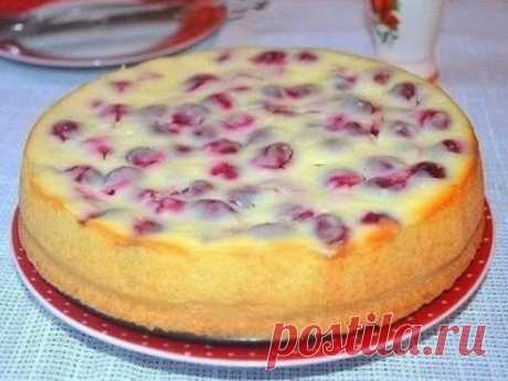 ТВОРОЖНЫЙ ПИРОГ С ВИШНЕЙ    Вкусный пирог с вишней и творогом. Готовить его несложно, в результате имеем очень приятное сочетание кислой ягоды и сладкого творожного ...