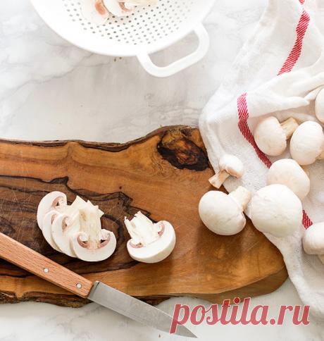 Как чистить шампиньоны
Быстро и правильно чистить шампиньоны.