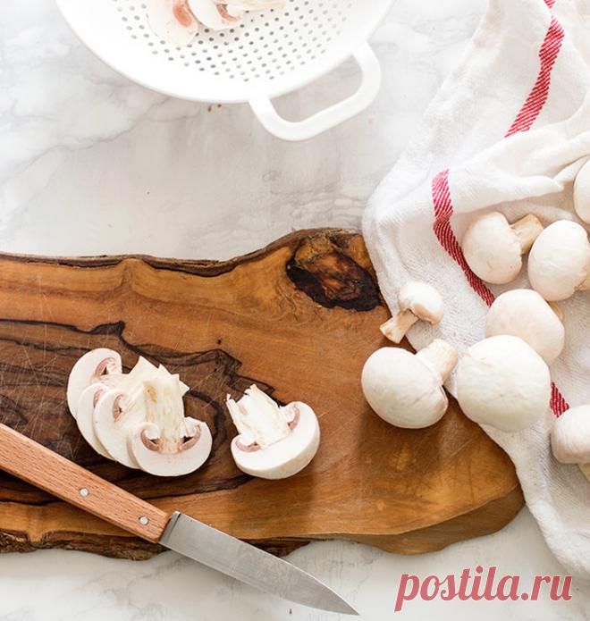 Как чистить шампиньоны
Быстро и правильно чистить шампиньоны.