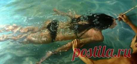 Кажется, женщина плывет под водой. Но приглядись, все иначе!
