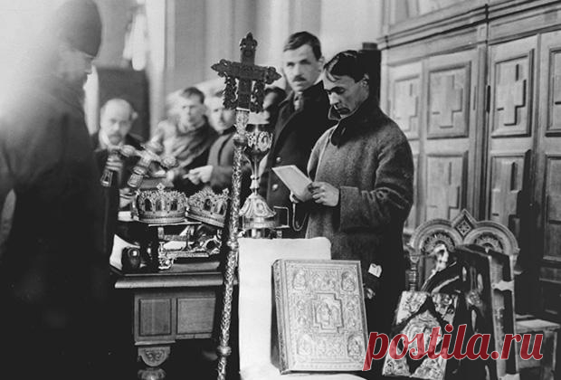 Согласно «Правилам Православной Церкви с толкованиями Никодима (Милаша), церковная анафема — это абсолютное отлучение члена Церкви от ее таинств и изгнание его из общества единоверцев, лишение духовного общения с христианами.
