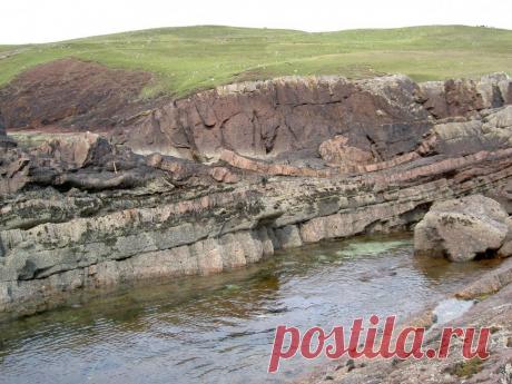 Ученые обнаружили крупнейший ударный кратер в Соединенном Королевстве Ученые обнаружили место падения крупнейшего метеорита, когда-либо касавшегося поверхности Земли на территории Британских островов. Это место было