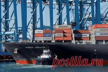 Йеменские хуситы напали на контейнеровоз Maersk. Йеменские хуситы из военизированной группировки «Ансар Алла» подтвердили нанесение удара по контейнеровозу компании Maersk в Баб-эль-Мандебском проливе. Удар был нанесен после того, как экипаж корабля отказался отвечать на предупреждение военно-морских сил Йемена, передает РИА Новости.