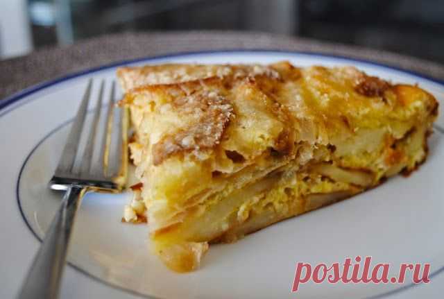 Картофельная запеканка с луком и сыром.