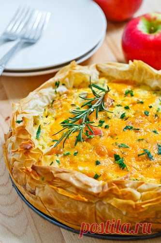 Apple and Cheddar Quiche on Closet Cooking